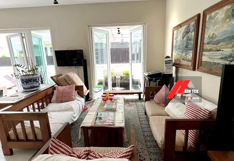 Rafflesia @ The Hill