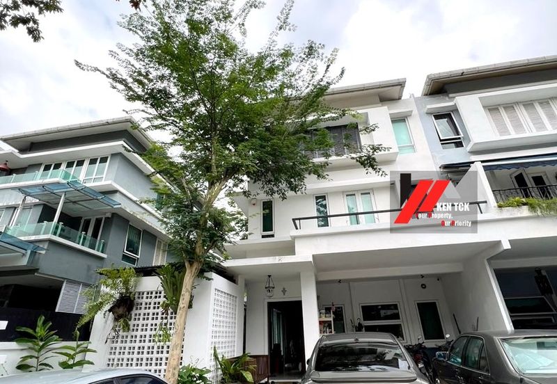 Rafflesia @ The Hill