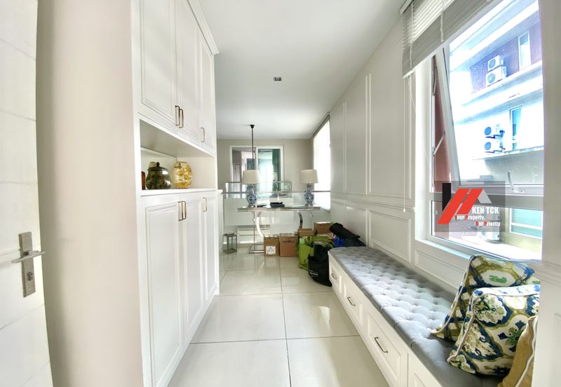 Rafflesia @ The Hill