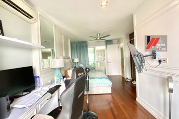 Rafflesia @ The Hill