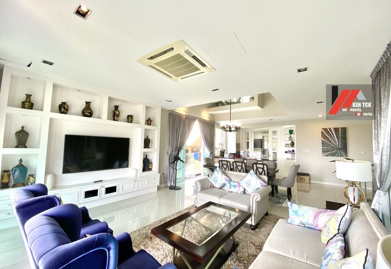 Rafflesia @ The Hill