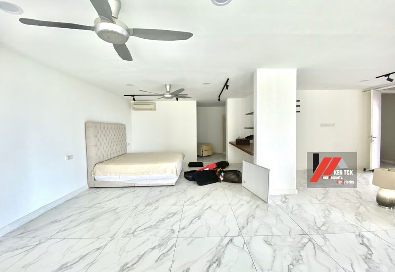 Rafflesia @ The Hill