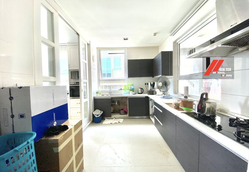 Rafflesia @ The Hill