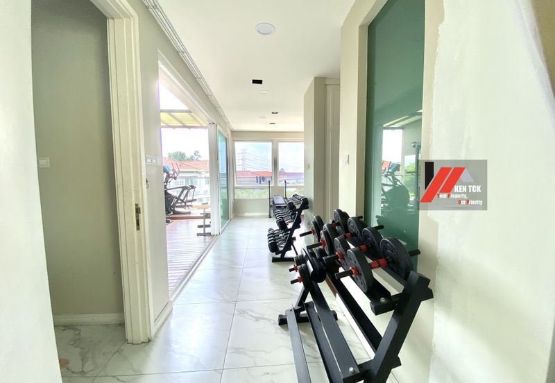 Rafflesia @ The Hill