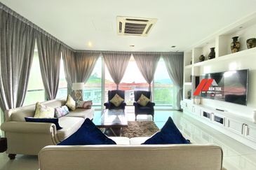 Rafflesia @ The Hill