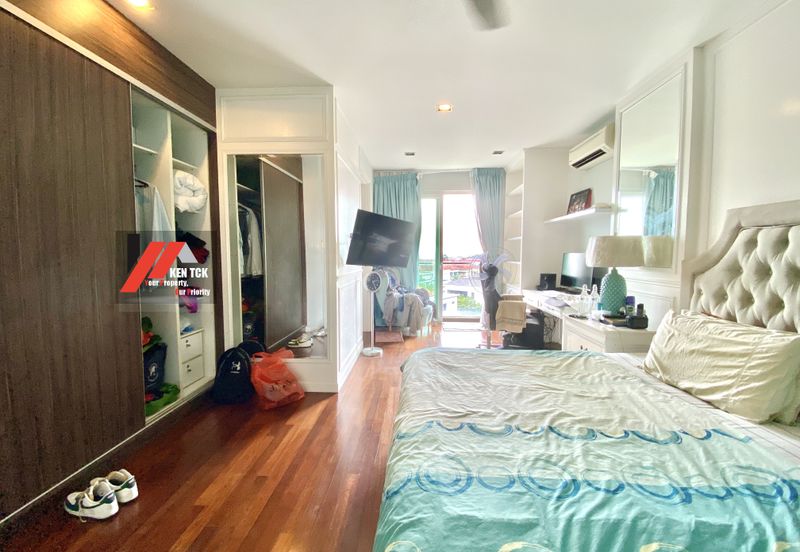 Rafflesia @ The Hill