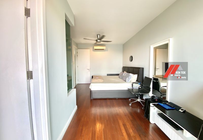 Rafflesia @ The Hill