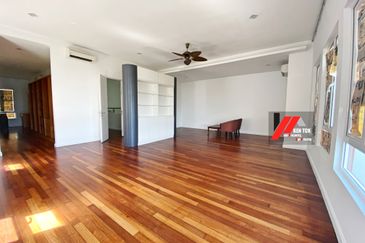 Rafflesia @ The Hill