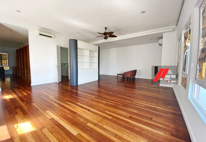 Rafflesia @ The Hill