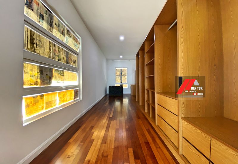 Rafflesia @ The Hill