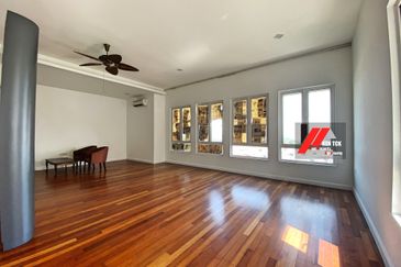 Rafflesia @ The Hill