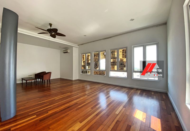 Rafflesia @ The Hill