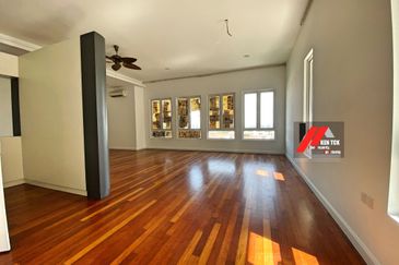 Rafflesia @ The Hill