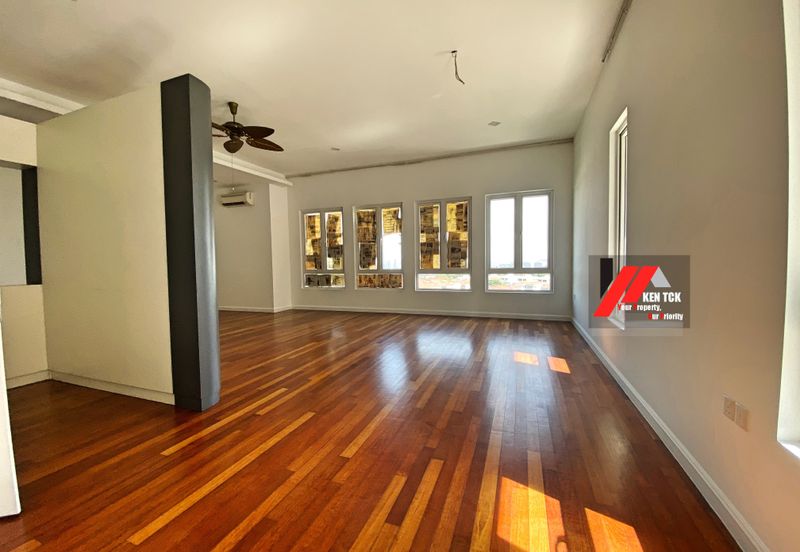 Rafflesia @ The Hill