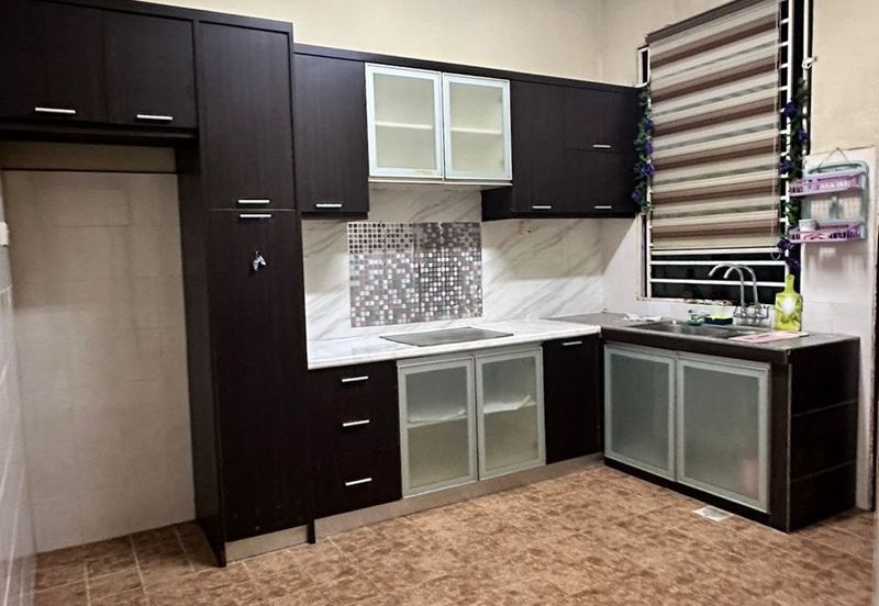 Taman Kristal, Dengkil