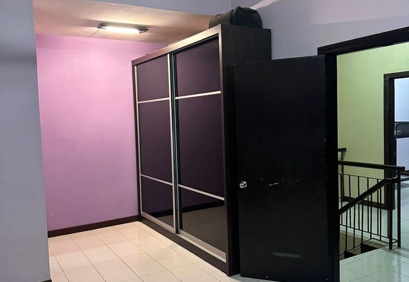 Taman Kristal, Dengkil