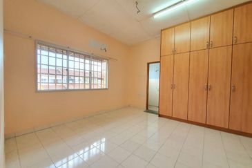 Taman Pinggiran Putra