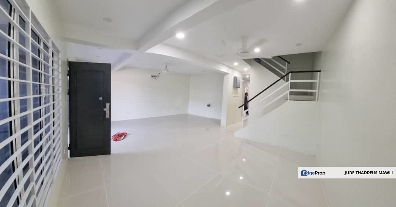 FULLY RENOVATED DOUBLE STOREY HOUSE READY TO MOVE IN CONDITION., Selangor, Petaling Jaya