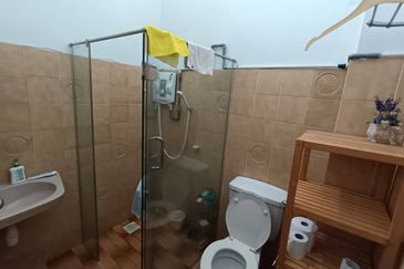 Taman Melawati 22x80 double storey freehold 3Rooms 3bathrooms