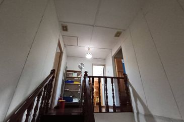 Taman Melawati 22x80 double storey freehold 3Rooms 3bathrooms