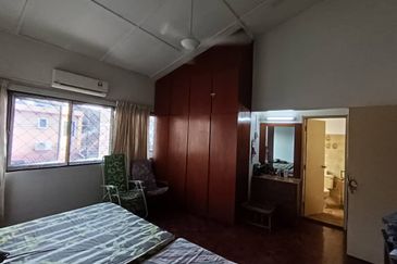 Taman Melawati 22x80 double storey freehold 3Rooms 3bathrooms