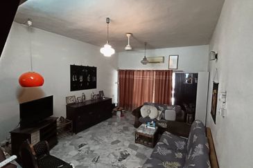 Taman Melawati 22x80 double storey freehold 3Rooms 3bathrooms