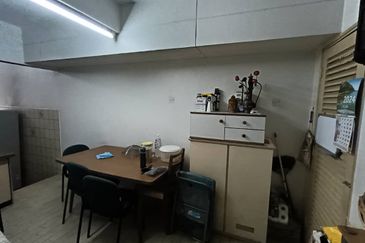 Taman Melawati 22x80 double storey freehold 3Rooms 3bathrooms