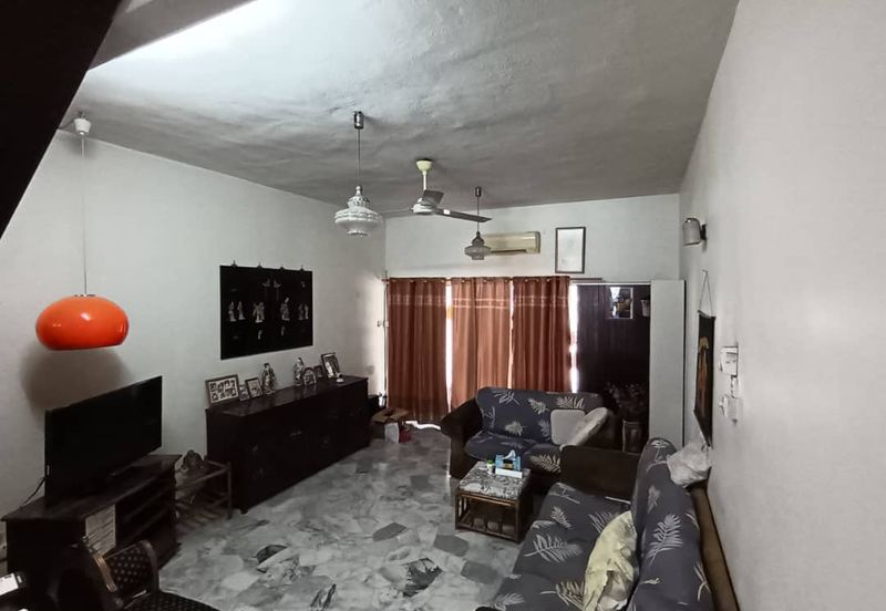 Taman Melawati 22x80 double storey freehold 3Rooms 3bathrooms