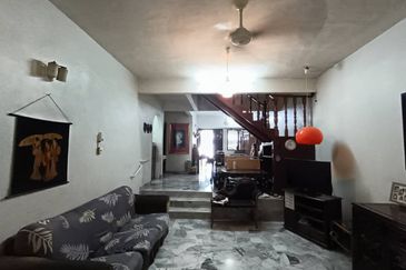 Taman Melawati 22x80 double storey freehold 3Rooms 3bathrooms