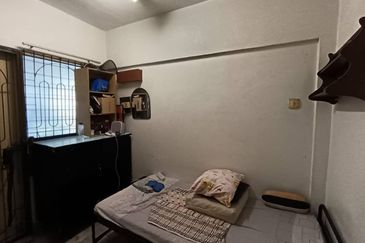 Taman Melawati 22x80 double storey freehold 3Rooms 3bathrooms