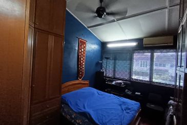 Taman Melawati 22x80 double storey freehold 3Rooms 3bathrooms