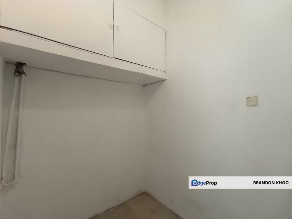 Petaling Jaya Section 51A Single storey 3 rooms 2 bathrooms Strategic location , Selangor, Petaling Jaya