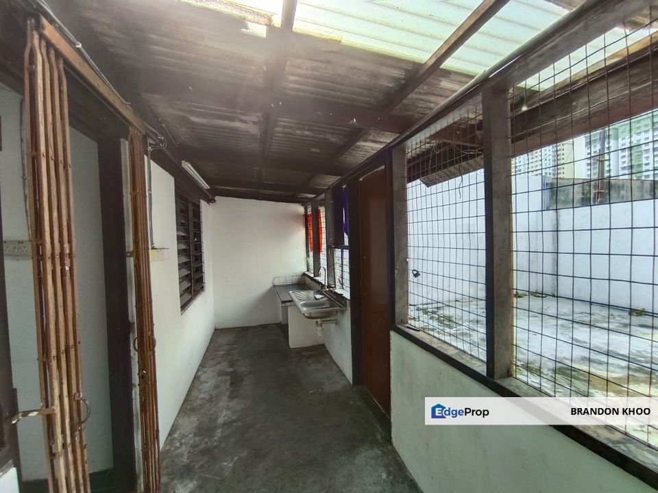 Petaling Jaya Section 51A Single storey 3 rooms 2 bathrooms Strategic location , Selangor, Petaling Jaya