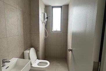 Kenwingston Platz condominium partially furnised Setapak near KLTS