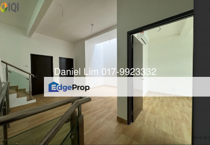 Freehold 2.5 storey House Puchong Utama 2 For Sale, , 