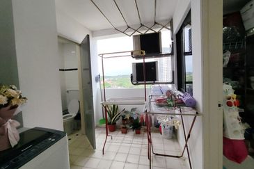 SKS Habitat Apartment, Larkin