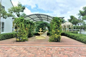 Monet Springtime @ Sunsuria City