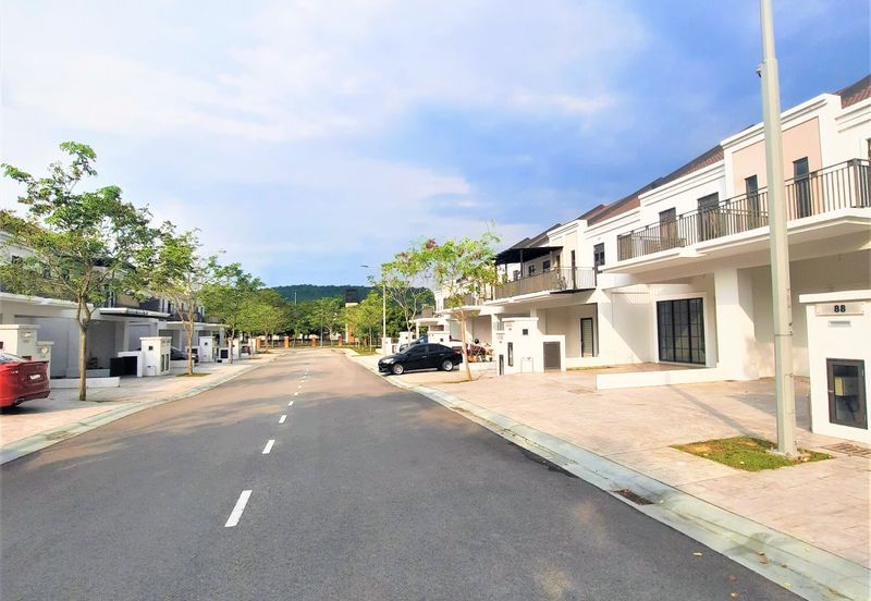 Monet Lily @ Sunsuria City