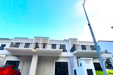 Monet Lily @ Sunsuria City