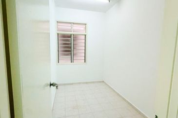 Pangsapuri Pelangi, Taman Emas