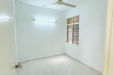 Pangsapuri Pelangi, Taman Emas