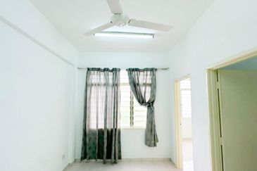 Pangsapuri Pelangi, Taman Emas