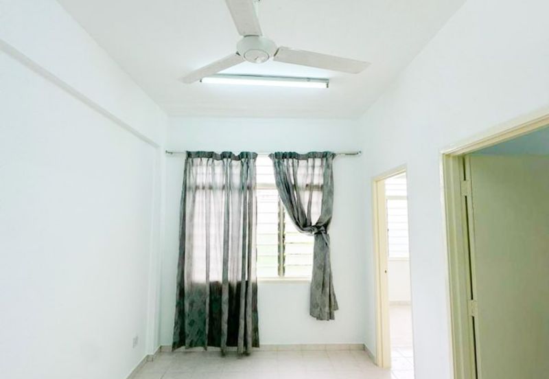 Pangsapuri Pelangi, Taman Emas