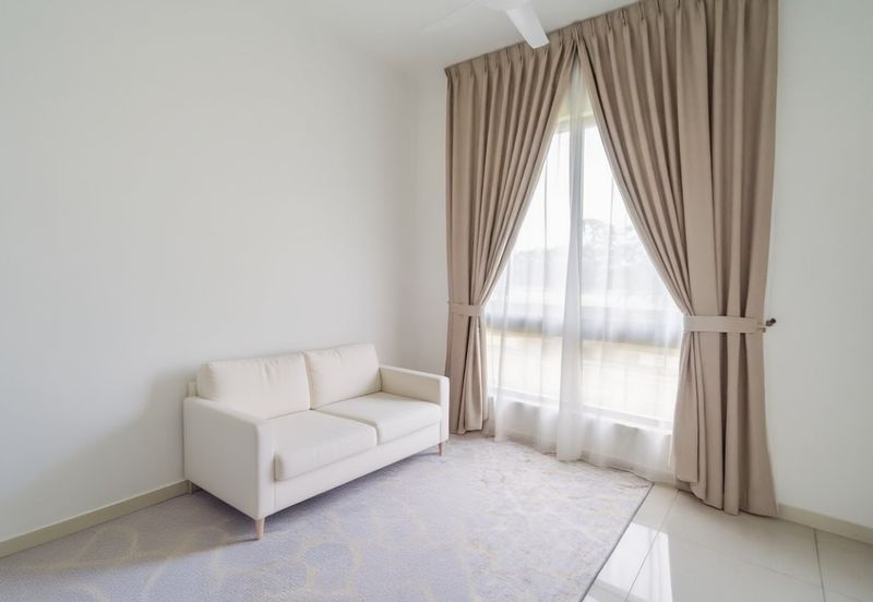 Setia Warisan Tropika (Belladonna)