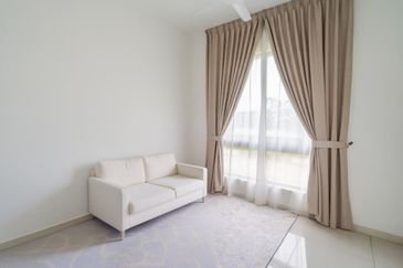 Setia Warisan Tropika (Belladonna)