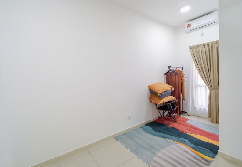 Setia Warisan Tropika (Belladonna)