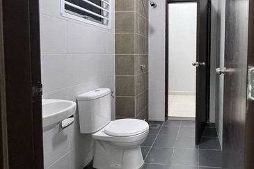 Double Storey Terrace House @ Taman Ruby, Dengkil