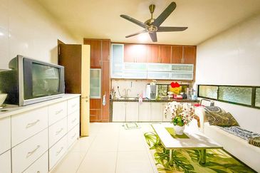 3-Storey Semi-D, Taman Tropika 2, Kajang