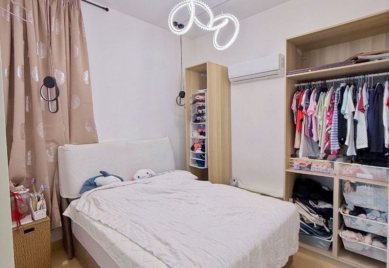 Lake Point Residence