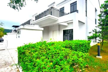 Monet Lily @ Sunsuria City